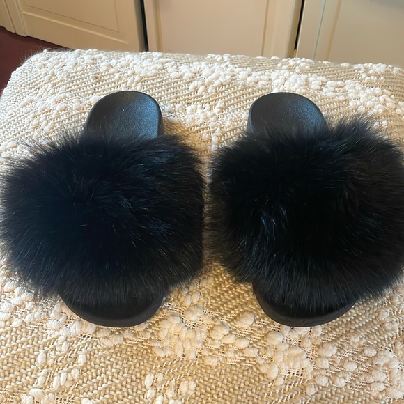Fox Fur Slides - Picture 1 of 5